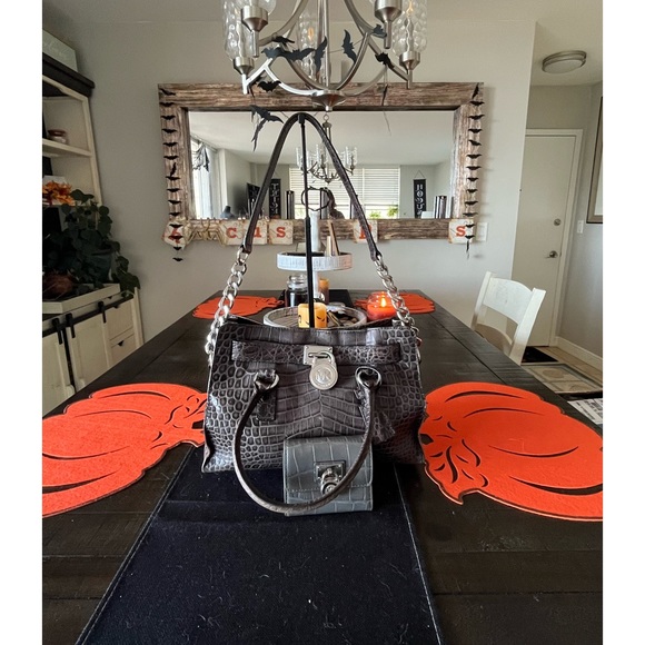 Michael Kors Hamilton Purse and Wallet Set - Picture 3 of 13